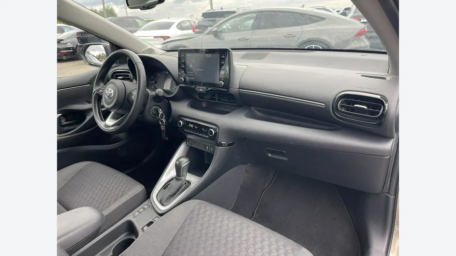 TOYOTA Yaris -