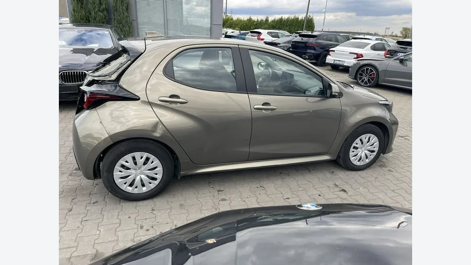 TOYOTA Yaris -