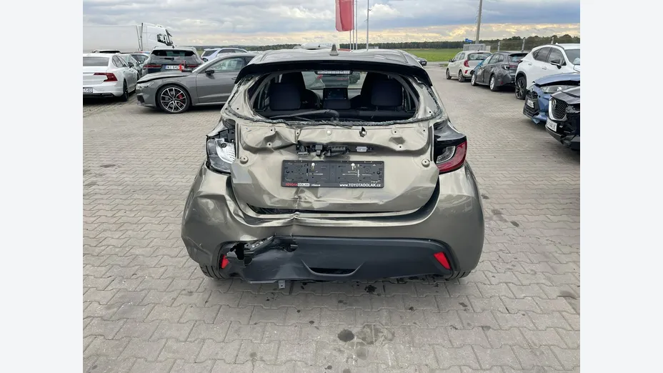 TOYOTA Yaris -