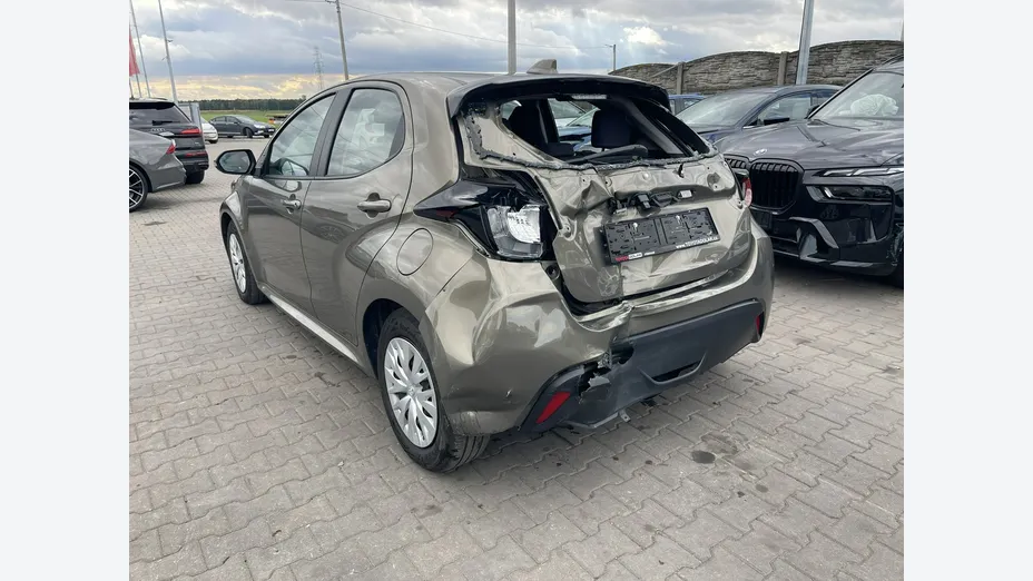 TOYOTA Yaris -