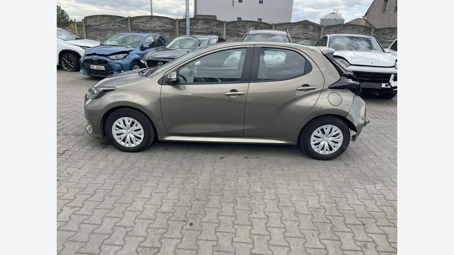 TOYOTA Yaris -