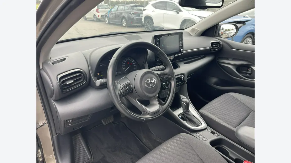 TOYOTA Yaris -