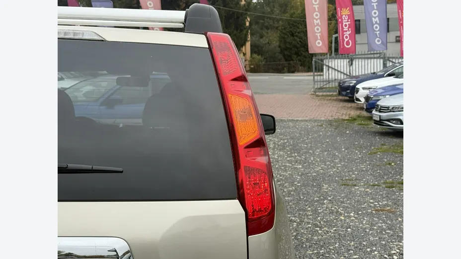 NISSAN X-Trail -