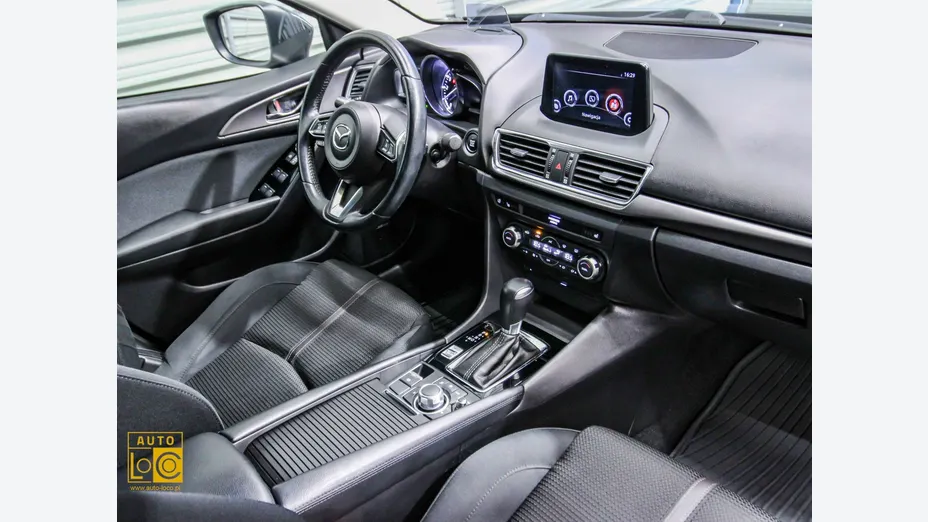 MAZDA 3 -