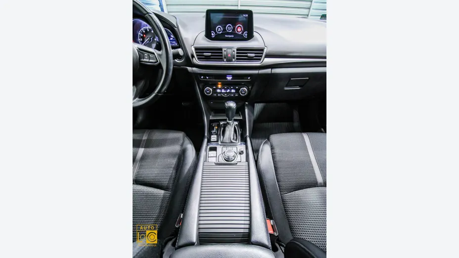 MAZDA 3 -
