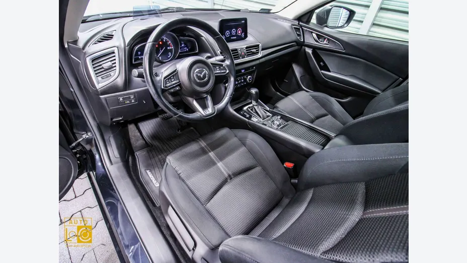 MAZDA 3 -