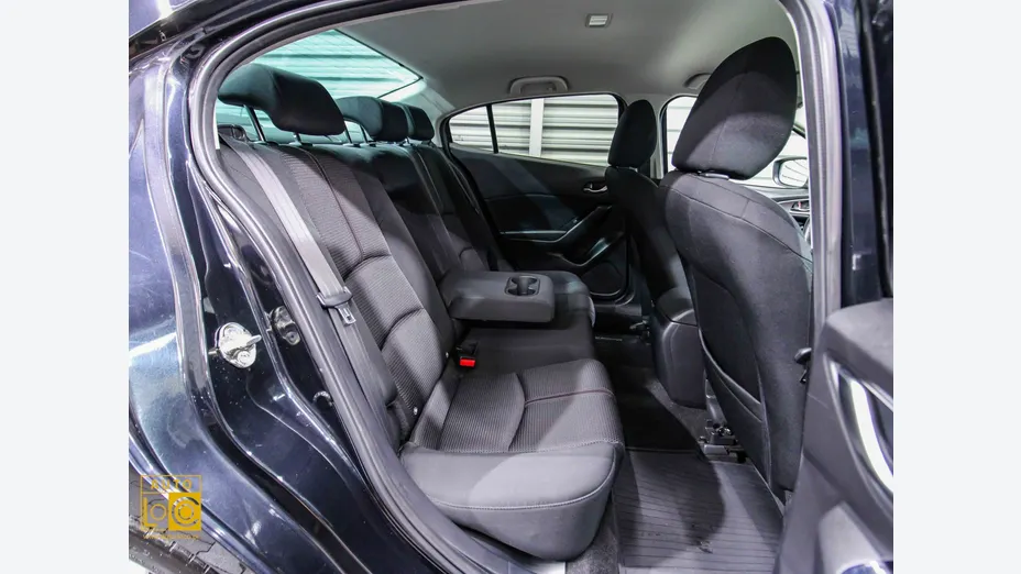 MAZDA 3 -