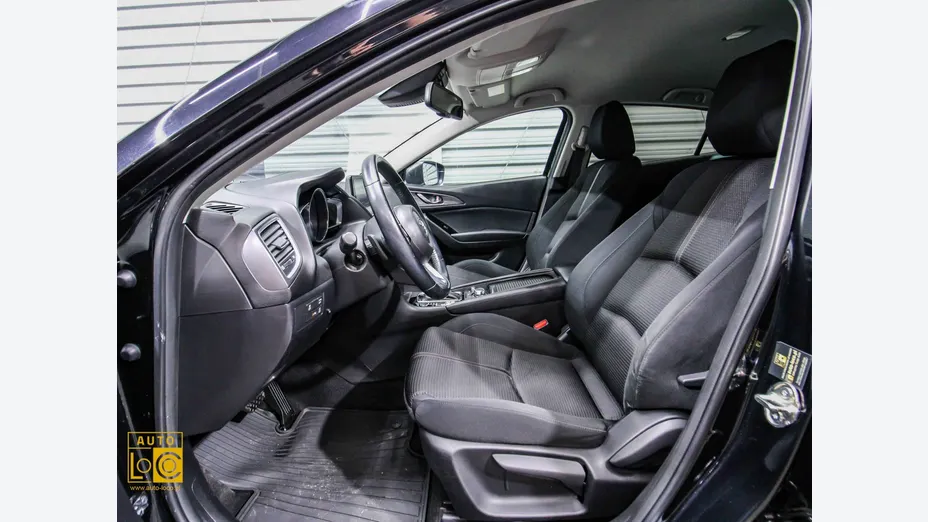 MAZDA 3 -