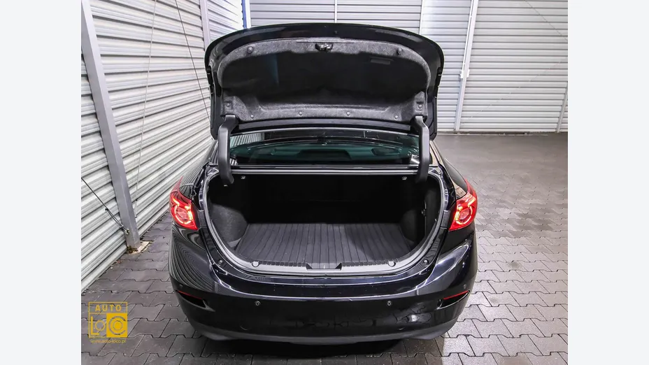MAZDA 3 -