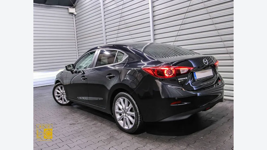 MAZDA 3 -