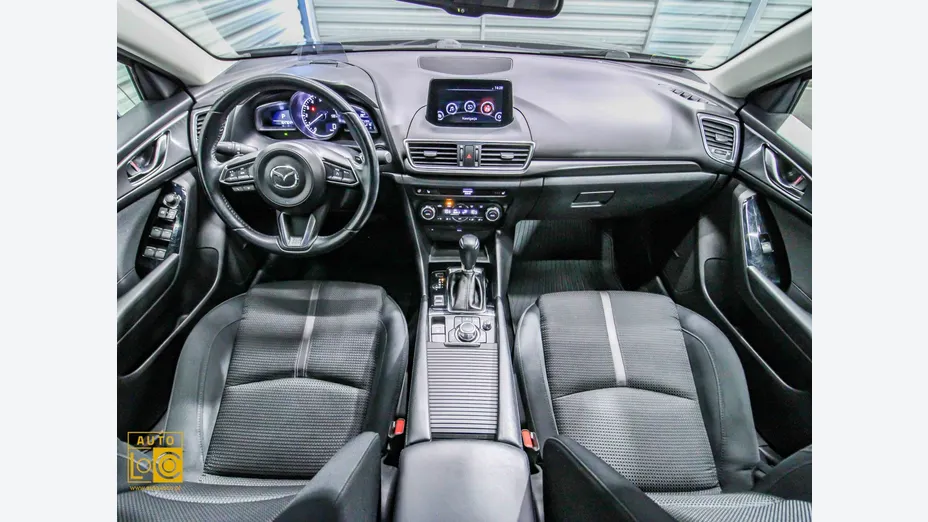 MAZDA 3 -