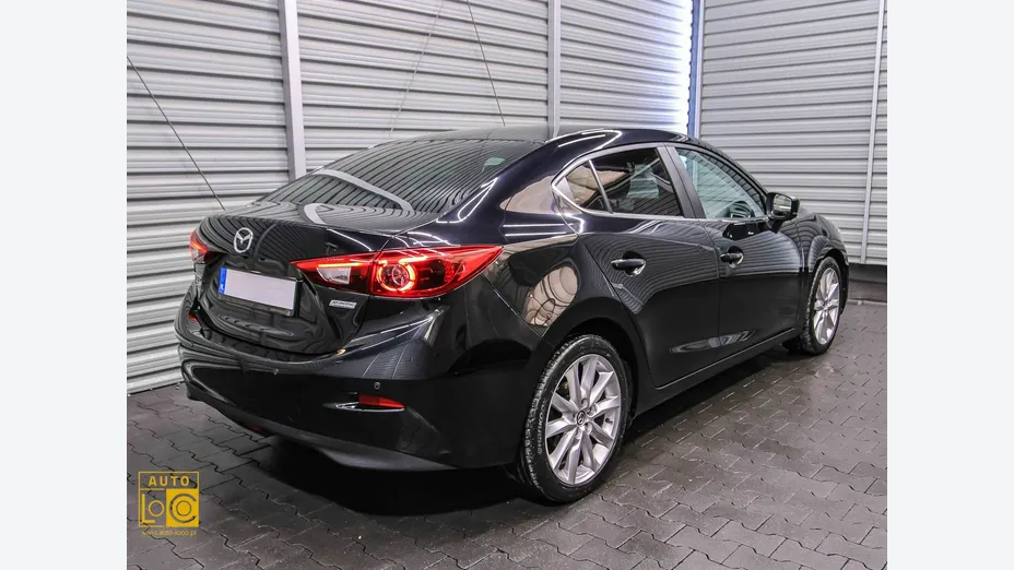 MAZDA 3 -