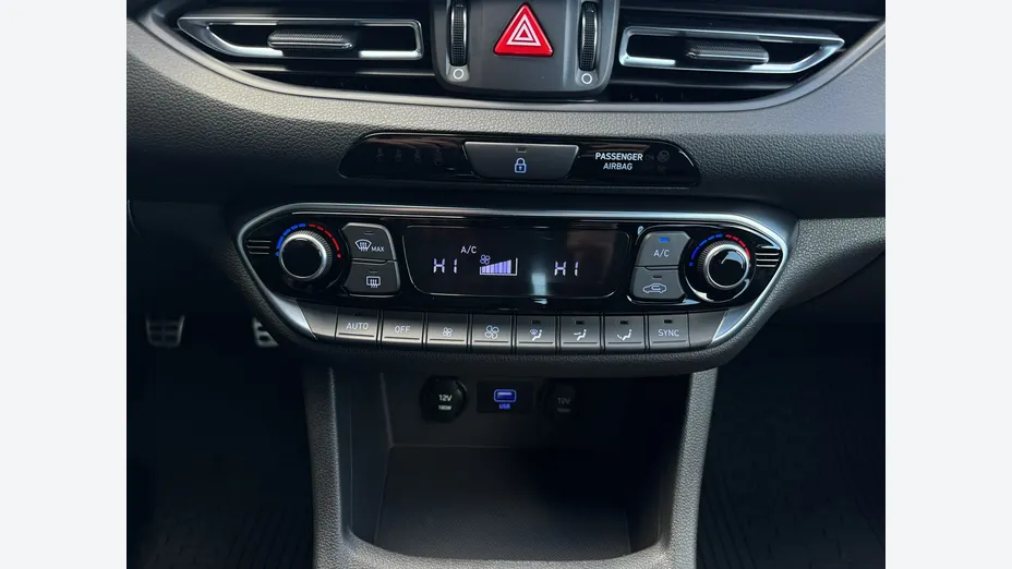HYUNDAI i30 -