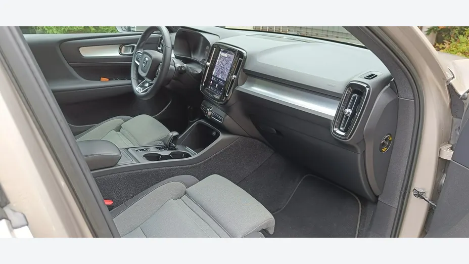 VOLVO XC40 -