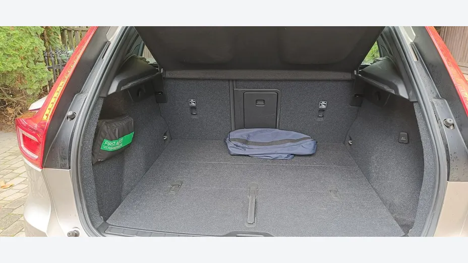 VOLVO XC40 -