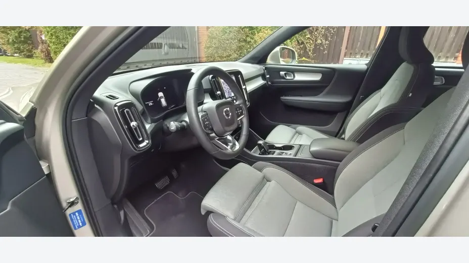 VOLVO XC40 -