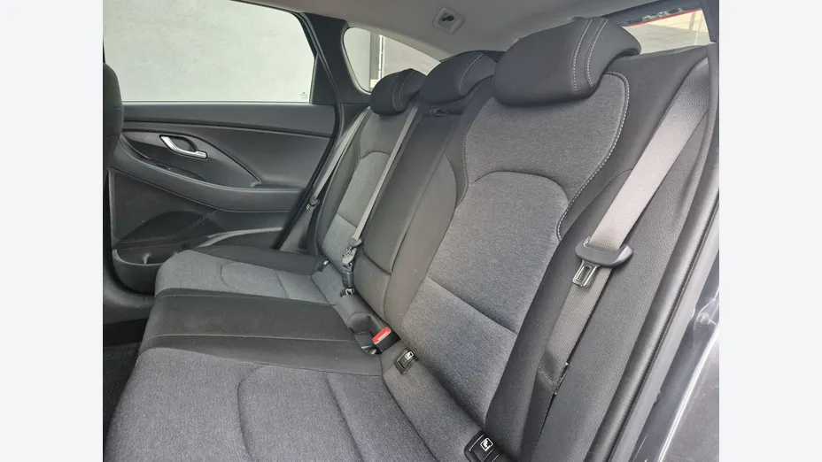 HYUNDAI i30 -
