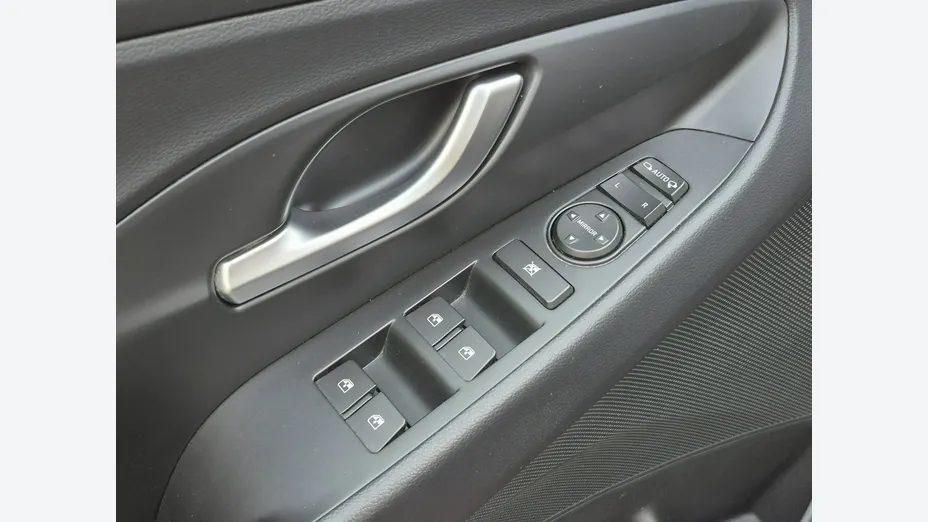 HYUNDAI i30 -