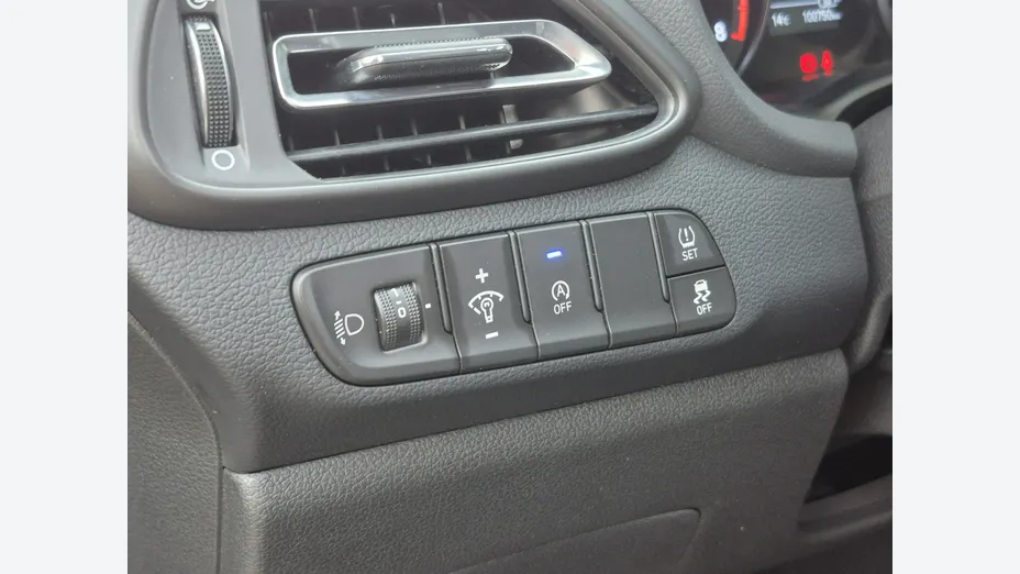 HYUNDAI i30 -