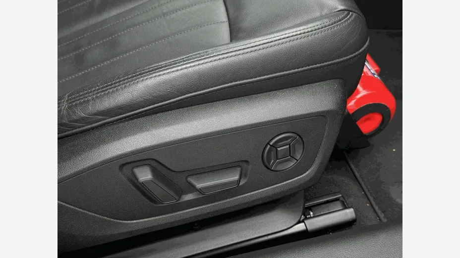 AUDI A6 -