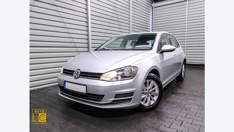 VOLKSWAGEN Golf -