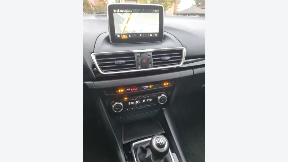 MAZDA 3 -