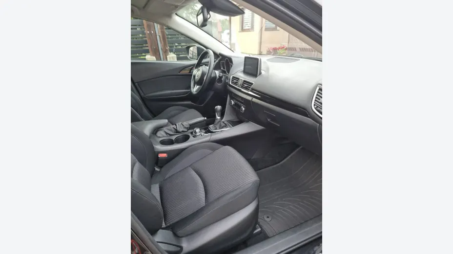 MAZDA 3 -