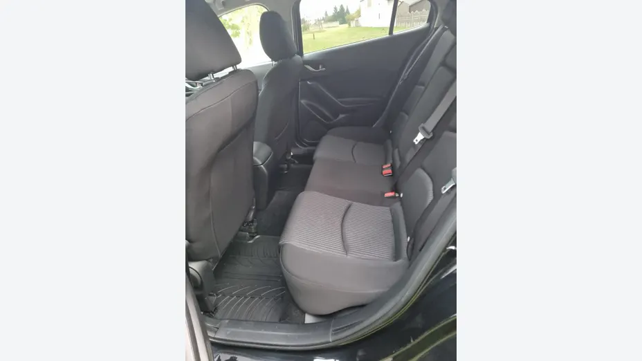 MAZDA 3 -