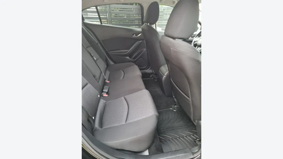 MAZDA 3 -