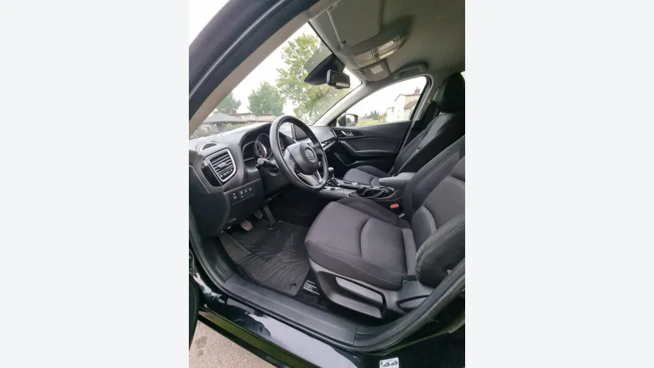 MAZDA 3 -