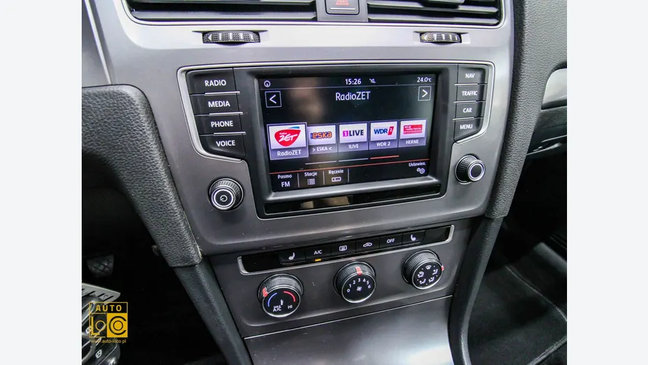 VOLKSWAGEN Golf -