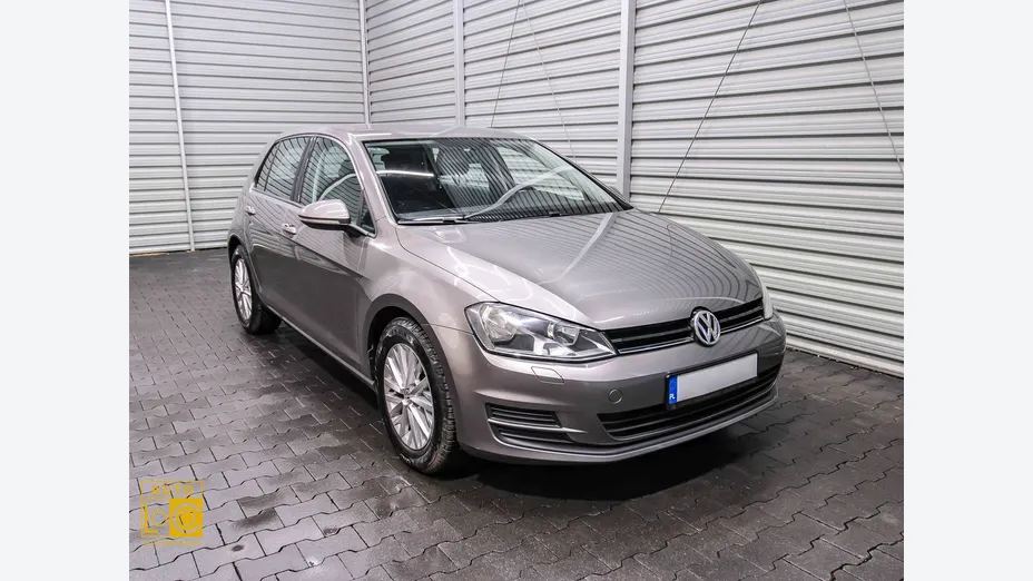 VOLKSWAGEN Golf -