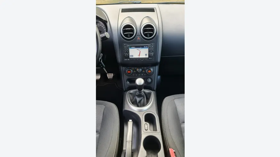 NISSAN Qashqai -