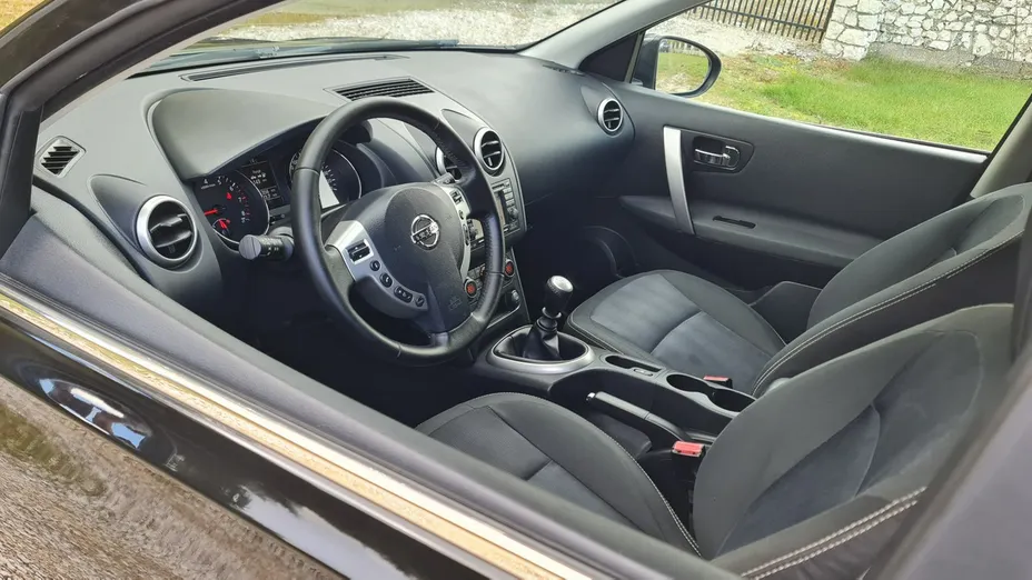 NISSAN Qashqai -