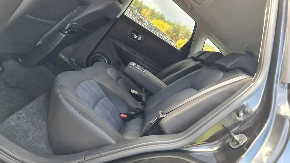 NISSAN Qashqai -