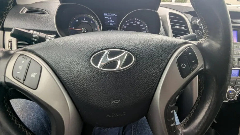 HYUNDAI i30 -