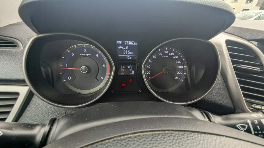 HYUNDAI i30 -