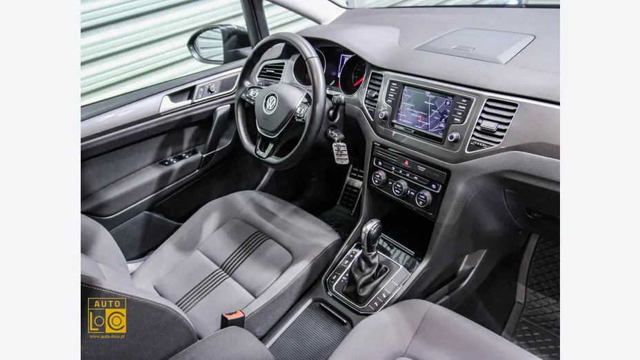 VOLKSWAGEN Golf Sportsvan -