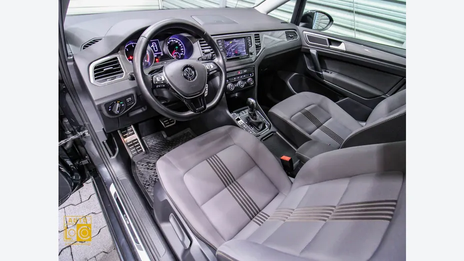 VOLKSWAGEN Golf Sportsvan -