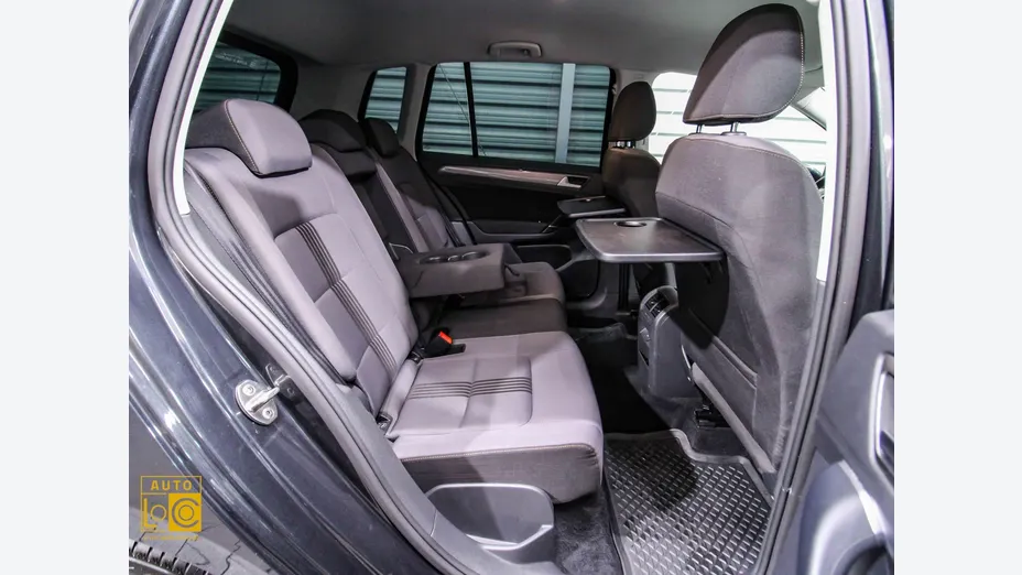 VOLKSWAGEN Golf Sportsvan -
