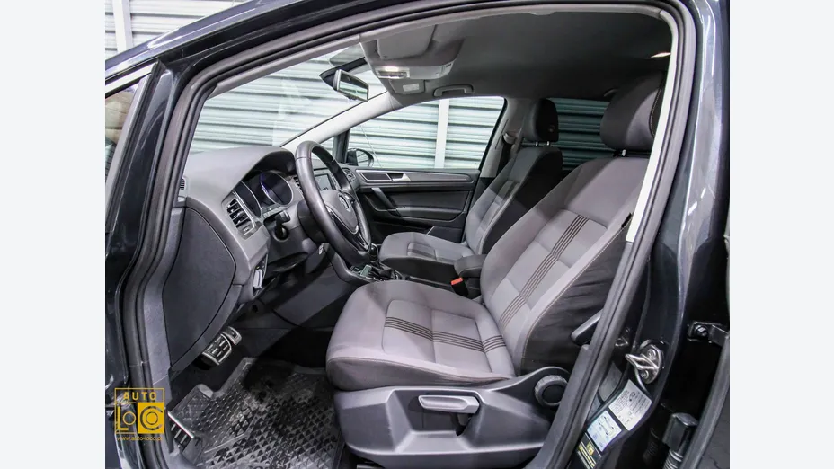 VOLKSWAGEN Golf Sportsvan -