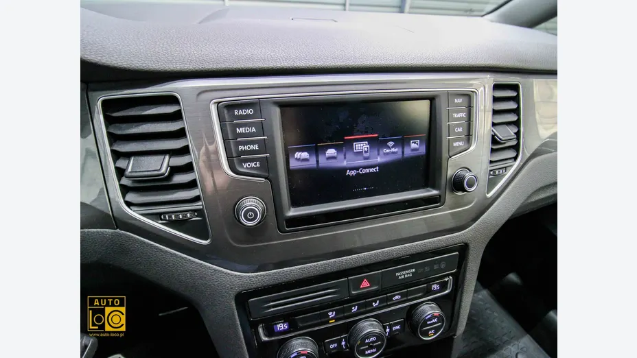 VOLKSWAGEN Golf Sportsvan -
