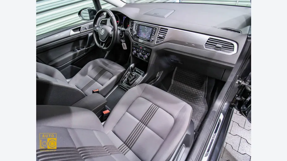 VOLKSWAGEN Golf Sportsvan -