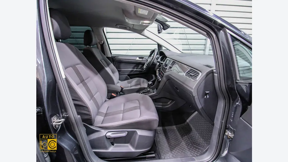 VOLKSWAGEN Golf Sportsvan -