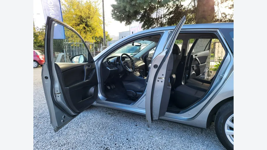 MAZDA 3 -