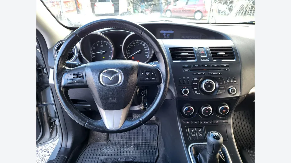 MAZDA 3 -