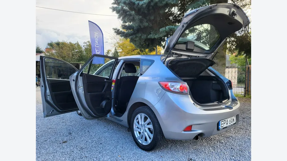 MAZDA 3 -