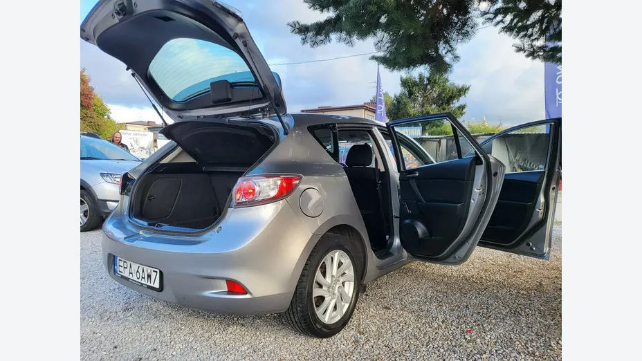 MAZDA 3 -