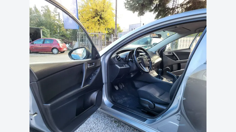 MAZDA 3 -