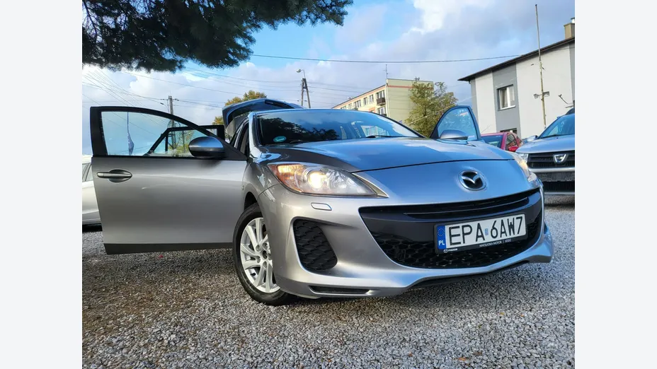 MAZDA 3 -